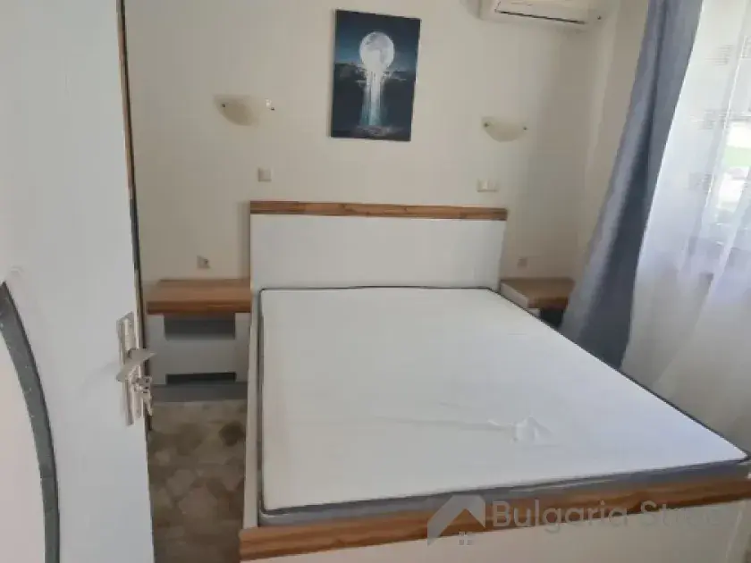 Кровать в спальне
