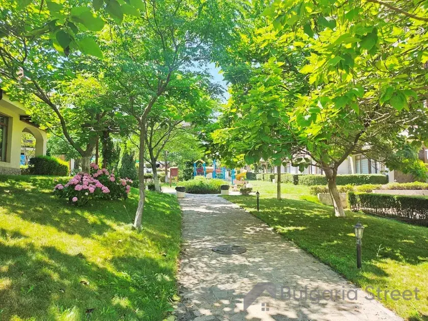 комплекс, территорія, бассейн
