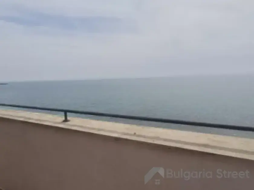 Вид с балкона на море