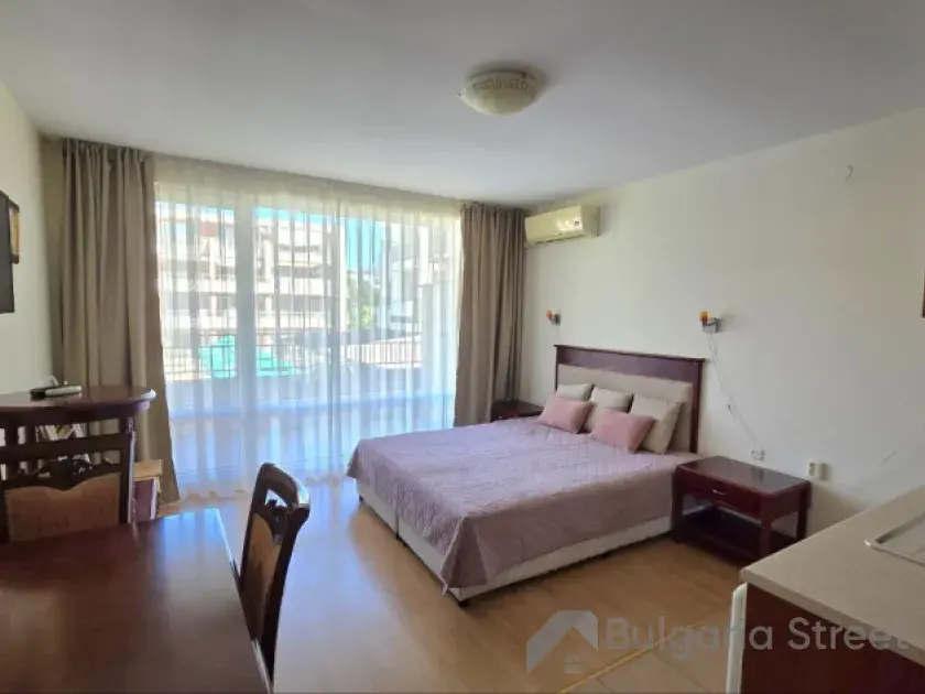 Nessebar Fort Club | Простора студія