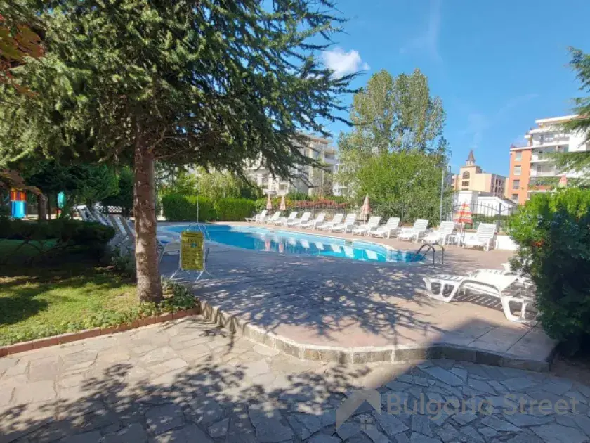 Бассейн в комплексе Rose Village