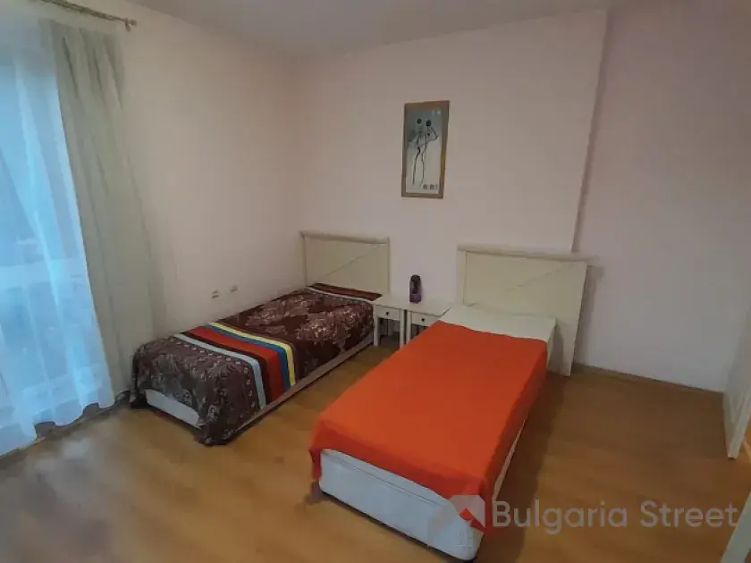 Две кровати в первой спальне