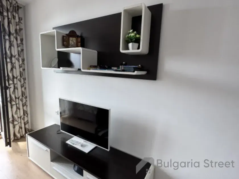 Raduga 2 | Двокімнатна квартира: вітальня, кухня