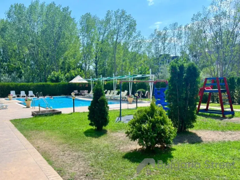 терраса з власним двіриком