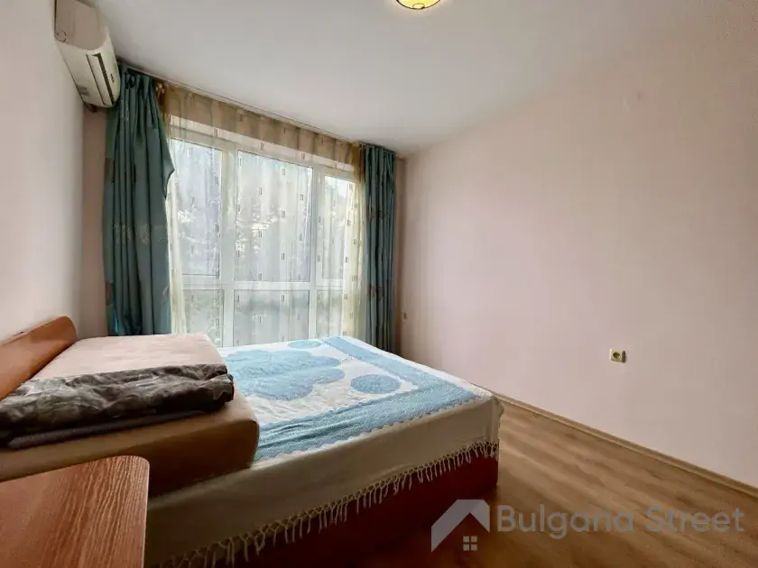 кровать в первой спальне