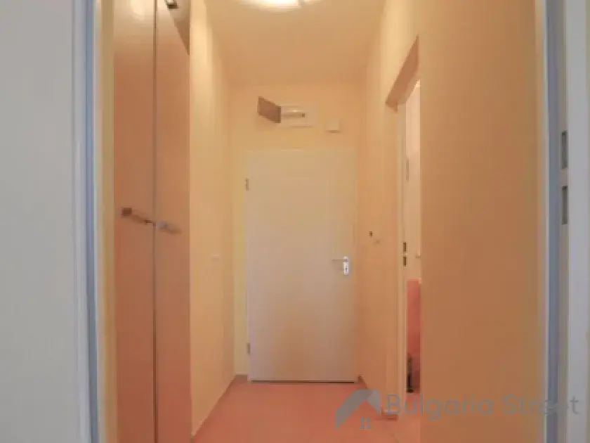 прихожая со шкафом