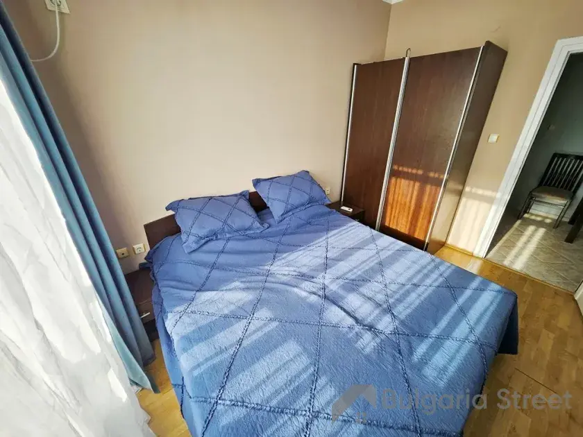 кровати шкаф в спальне