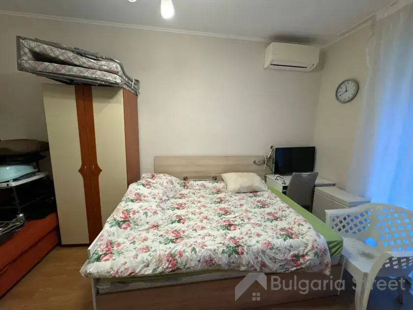 Venera Palace | Зонована студія: кухонна, вітальня та спальня