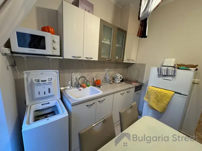 Venera Palace | Зонована студія: кухонна, вітальня та спальня