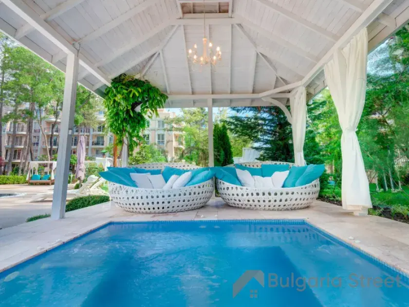 комплекс, территорія, бассейн