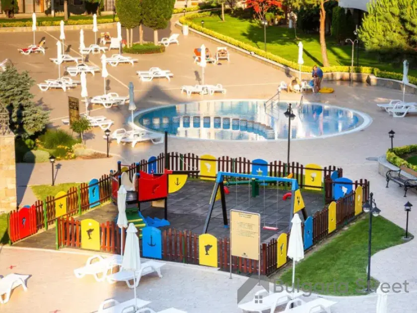 комплекс, территорія, бассейн