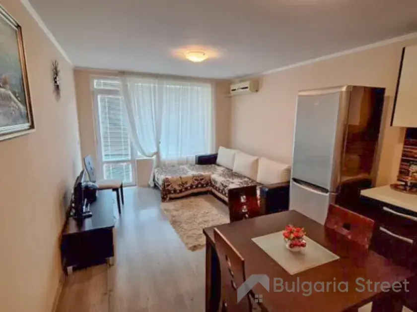 гостиная комната с мебелью