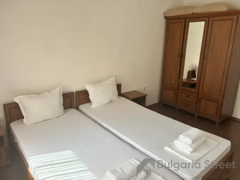 Кровати шкаф в спальне