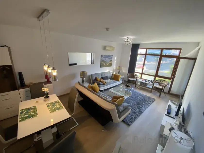 Vineyards Resort | Просторий двокімнатний апартамент на першому поверсі з садом