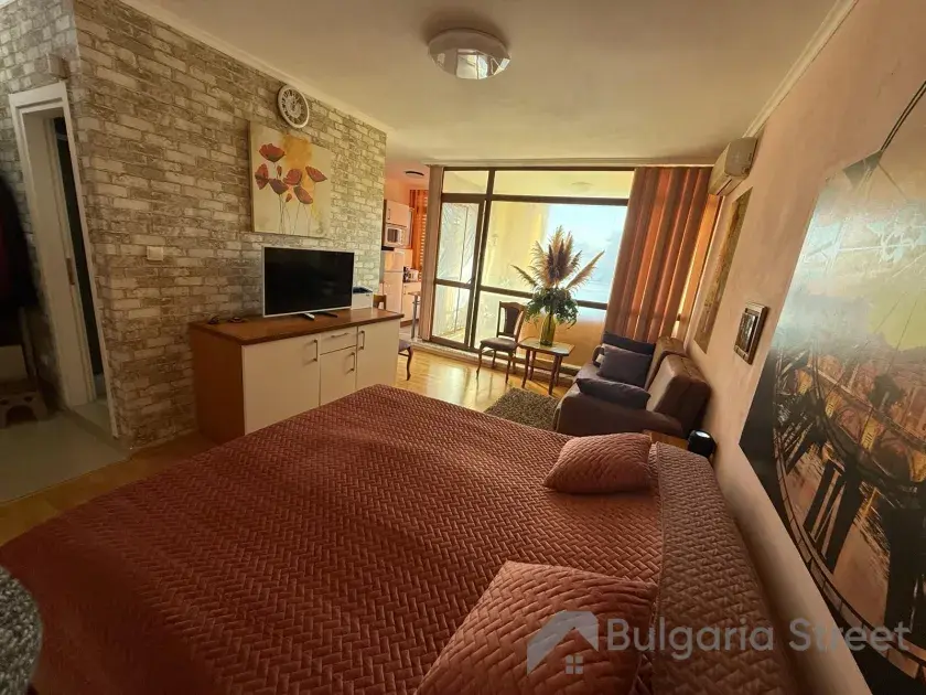 Sun City 1 | Простора студія з великою терасою на Сонячному Березі