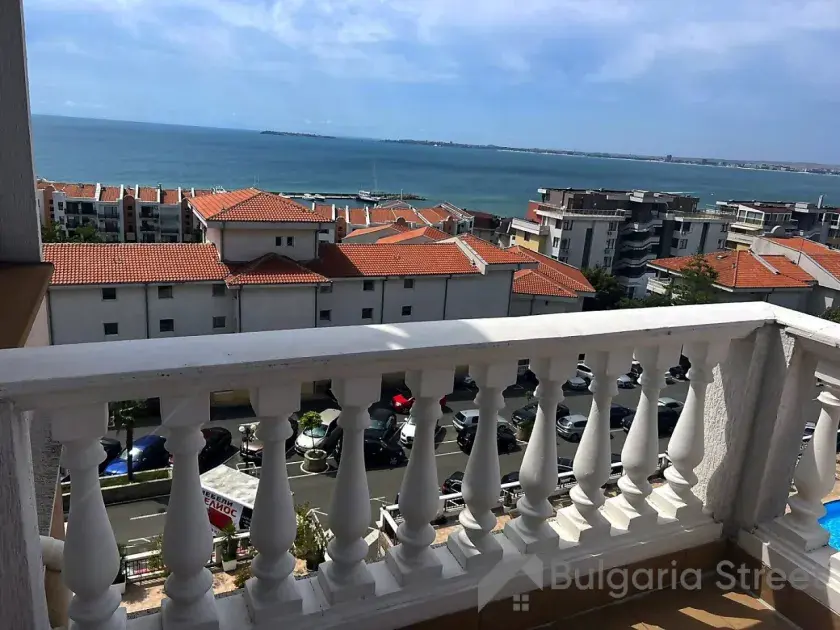 терраса з видом на море