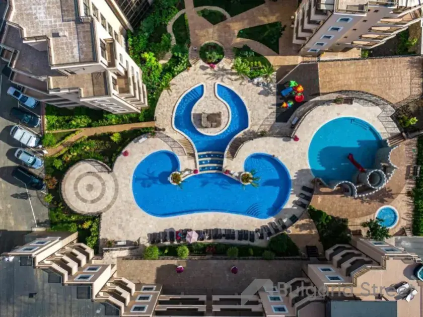 комплекс, территорія, бассейн