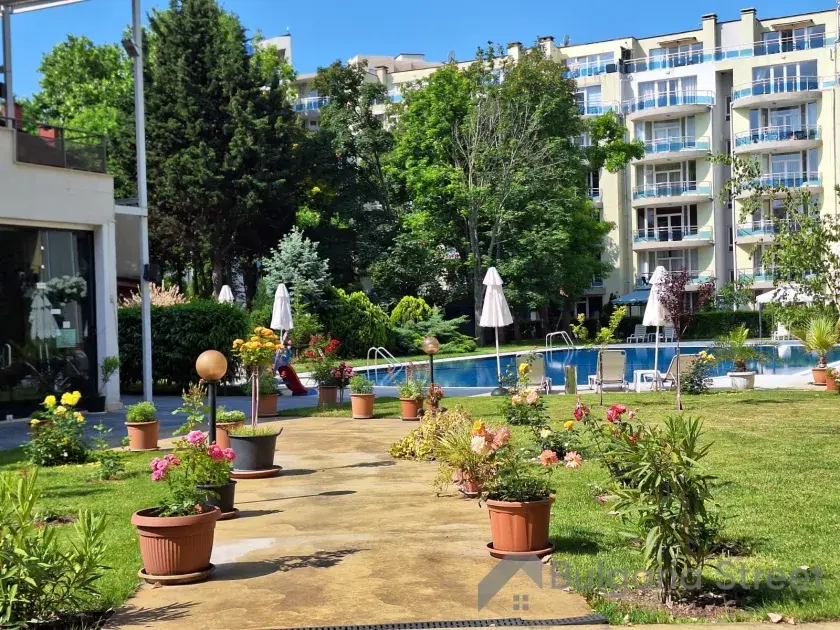 комплекс, территорія, бассейн