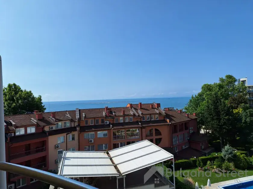 вид на море з балкона