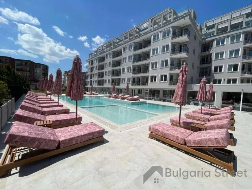 комплекс, территорія, бассейн