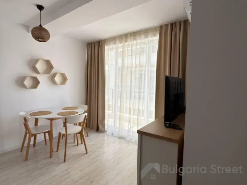 Grand Villa | Двокімнатна квартира у Святому Власі з ремонтом та видом на море ремонтом и видом на море