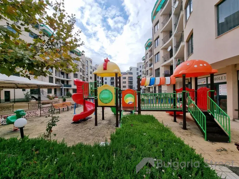 комплекс, территорія, бассейн