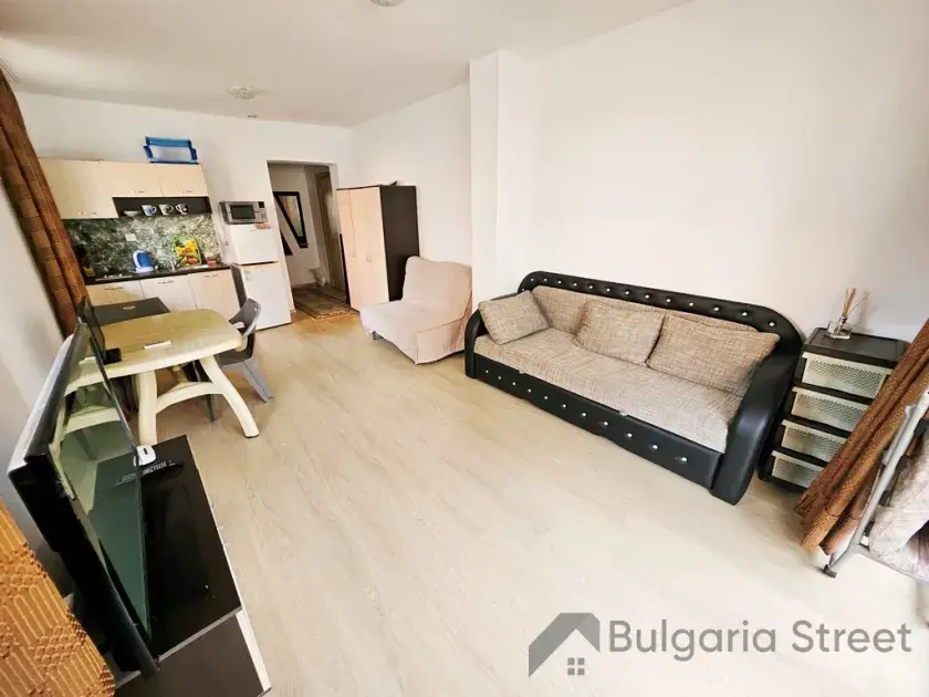 Sunny View Central | Студія з власним двориком біля басейну в Сонячному Березі