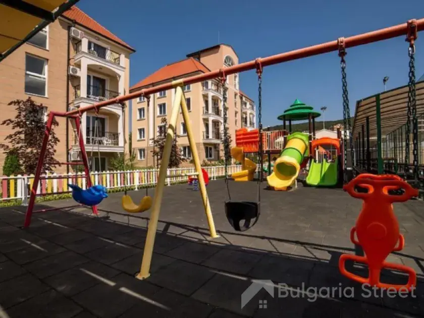 комплекс, территорія, бассейн