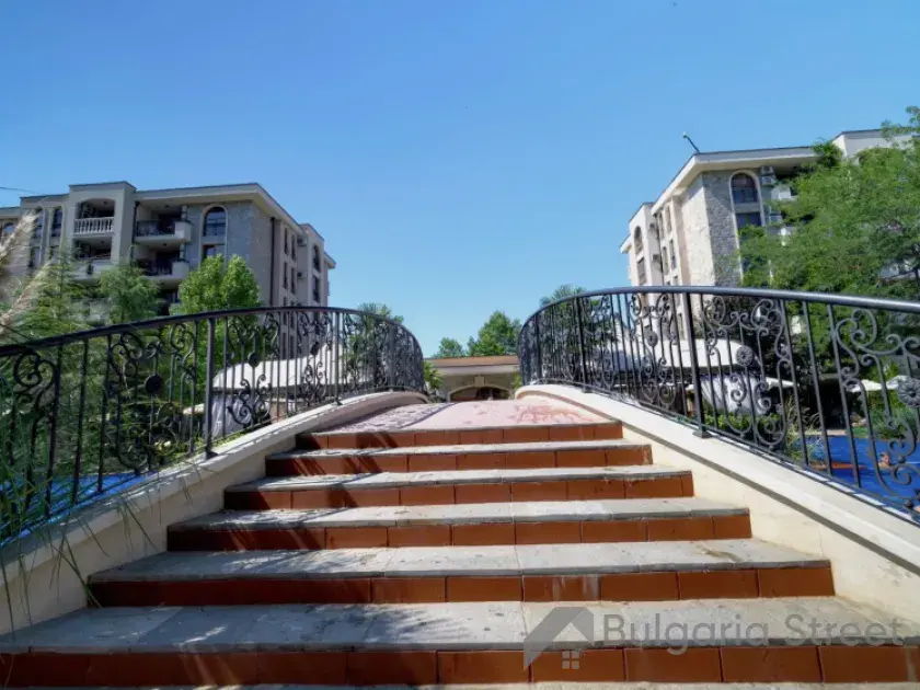 комплекс, территорія, бассейн