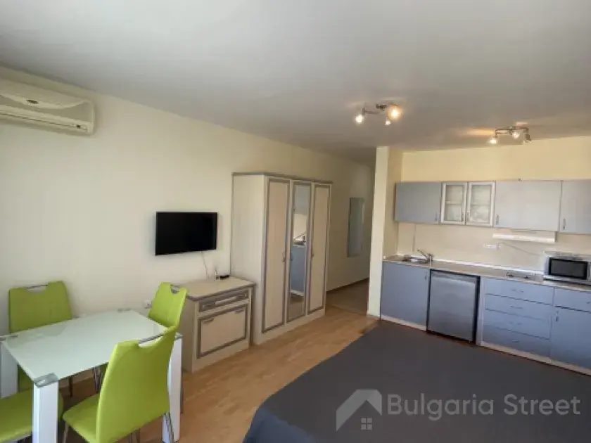 Riviera Fort Beach | Студія біля моря 41 м² на 3‑му поверсі з видом на басейн
