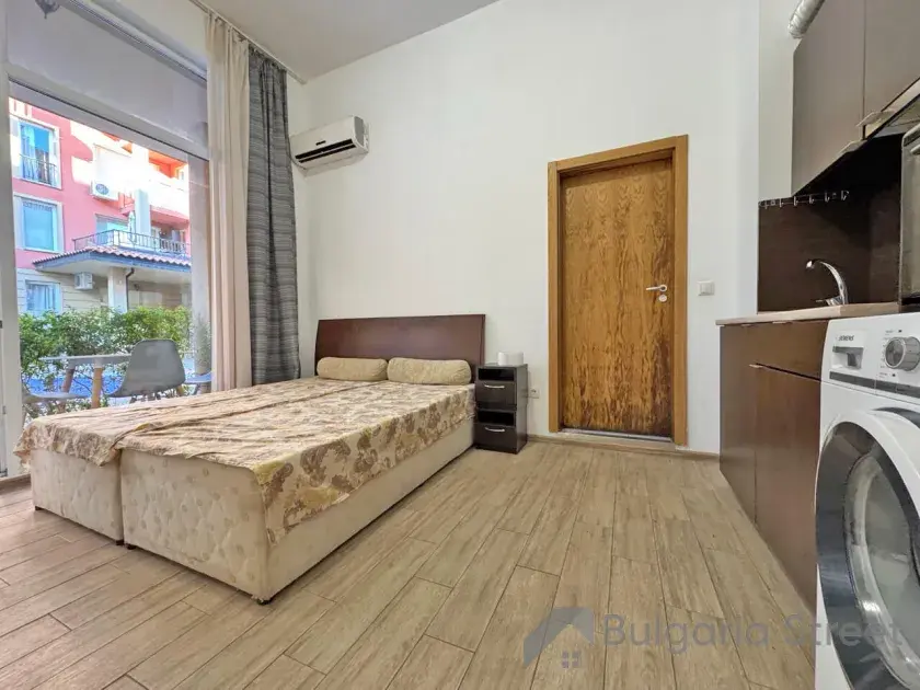 Sunny View Central | Студія біля моря з терасою та видом на басейн