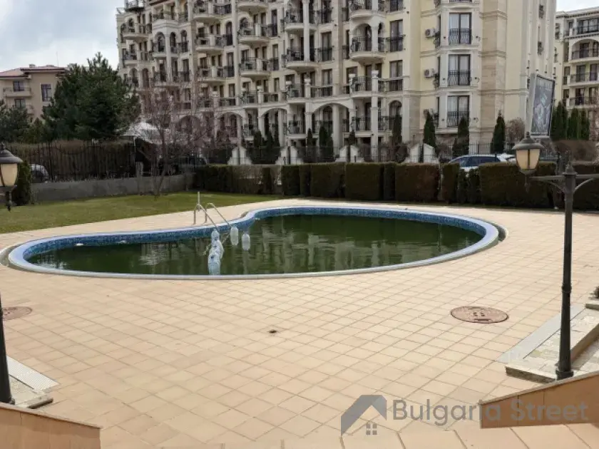 комплекс, территорія, бассейн