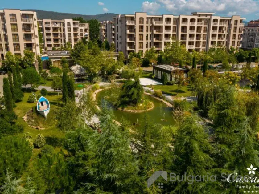 комплекс, территорія, бассейн