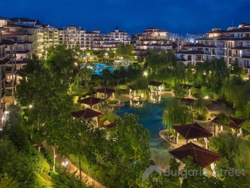 комплекс, территорія, бассейн