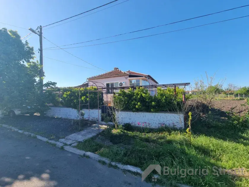 Будинок у селі Винарско, Бургаська область — 89 м² з ділянкою 820 м²