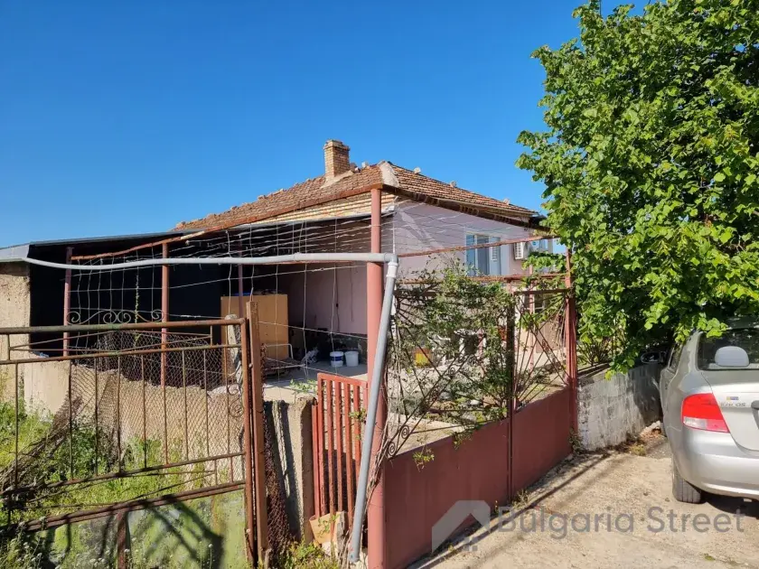 Будинок у селі Винарско, Бургаська область — 89 м² з ділянкою 820 м²