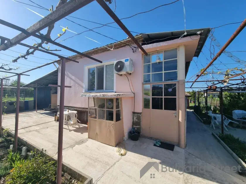 Будинок у селі Винарско, Бургаська область — 89 м² з ділянкою 820 м²