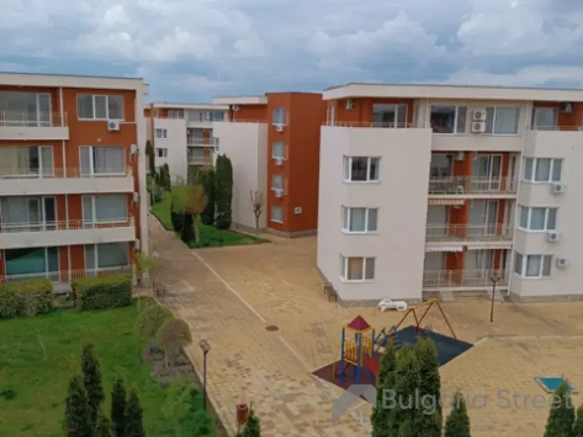 комплекс, территорія, бассейн