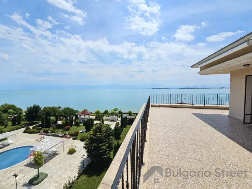 Prestige Fort Beach терраса з видом на море