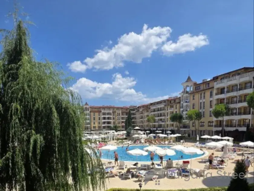 комплекс, территорія, бассейн