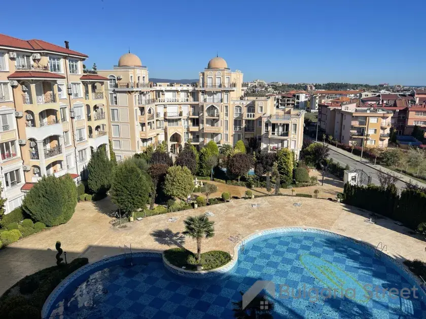 комплекс, территорія, бассейн