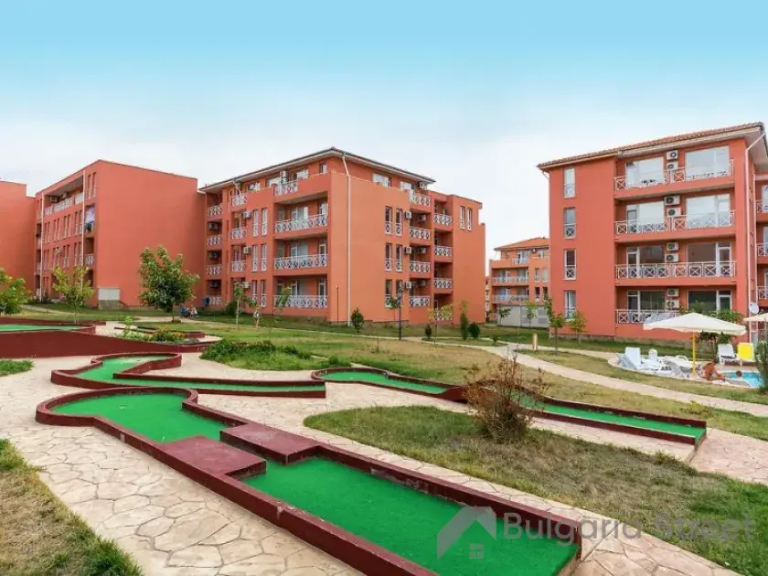 комплекс, территорія, бассейн